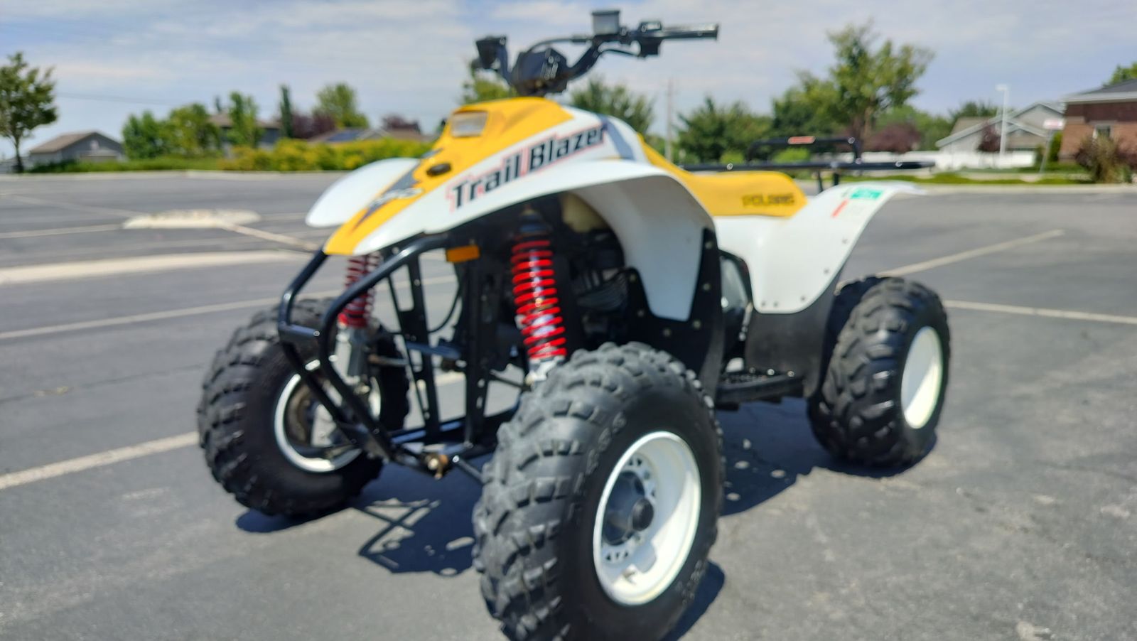 2000 Polaris Trail Blazer  250 ATV - White/Yellow, Excellent condition.