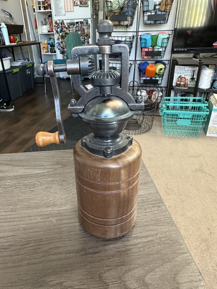 Hand Crank Pepper Grinder