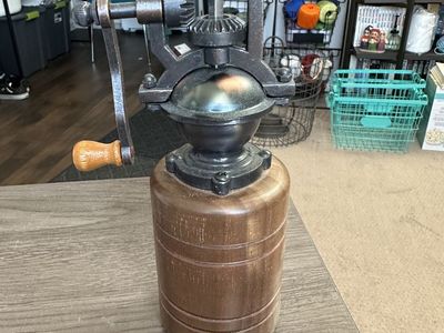 Hand Crank Pepper Grinder