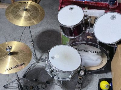 Acclaim Drum set