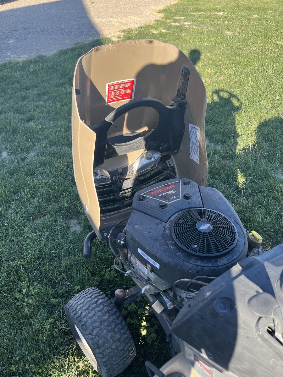 Craftsman DYS4500 Riding Mower - 24HP Briggs V-Twin, 42" Deck, Hydrostatic, 698 Hrs