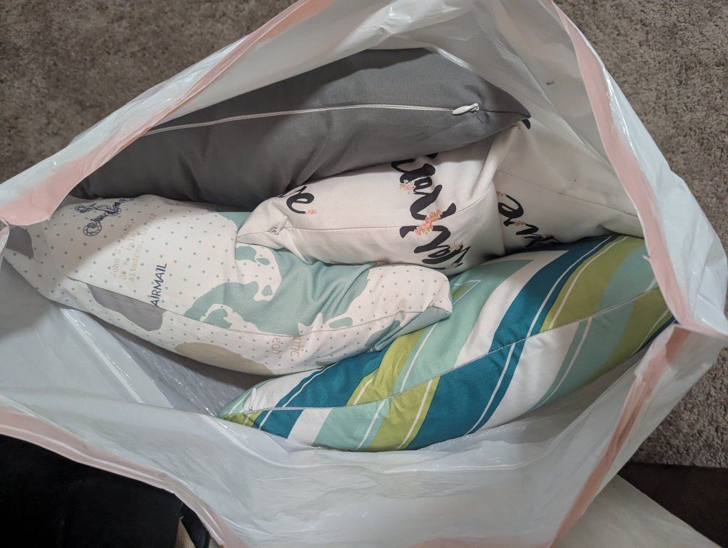 travel pillow (set of 4)