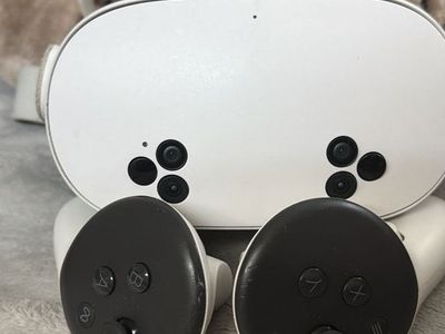 Meta Quest 3s VR Headset & Controllers - White, Immersive Virtual Reality Experience