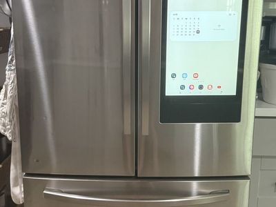 Samsung Family Hub Refrigerator RF28T5F01SR — 28 cu ft French Door — $995