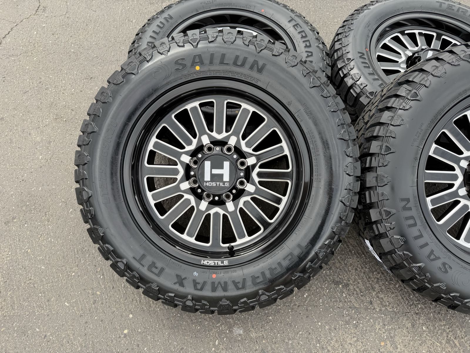 20” Hostile H127 8 Lug 8x6.5 | 8x165.1 34” Sailun R/T 275/65R20 34x11x20 Chevy GMC Dodge Ram 2500/3500