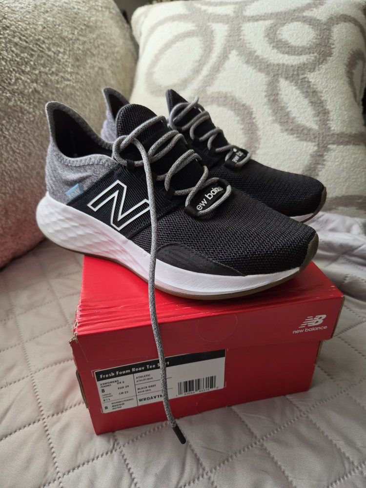 Woman's New Balance Shoes