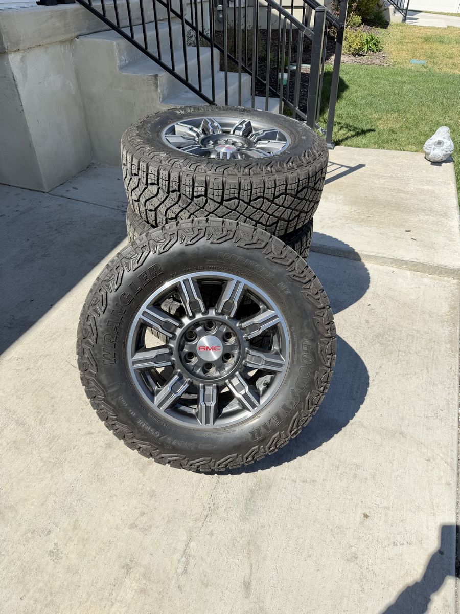 Gmc Sierra 1500 AT4 Rims and Tires 275/70R18