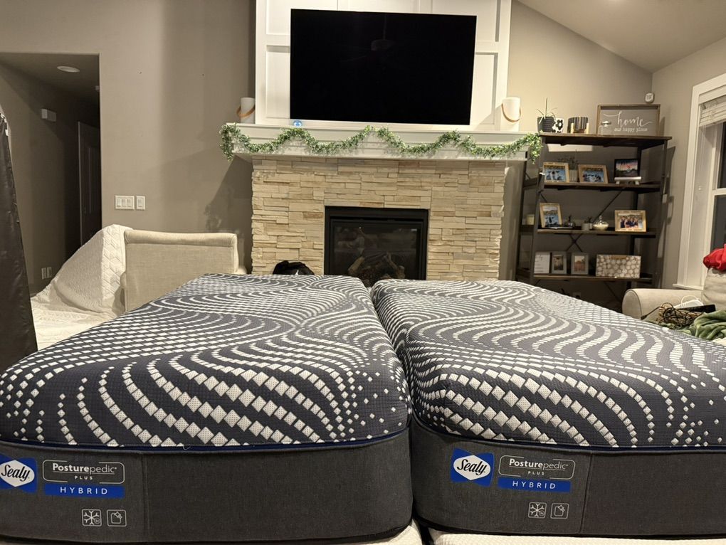 Split king! Sealy posturepedic Hybrid Mattress!