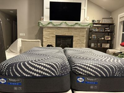 Split king! Sealy posturepedic Hybrid Mattress!