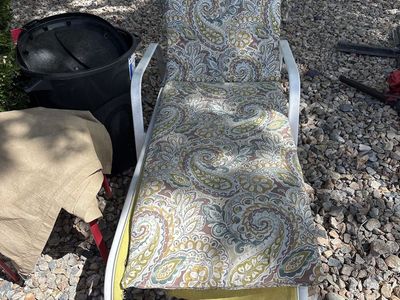 Free umbrella, chair, trash can