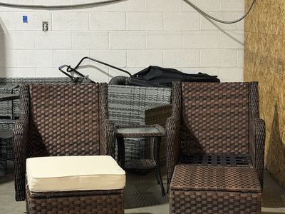 GREAT PATIO SET - CHAIRS AND TABLE - MISSING CUSHIONS