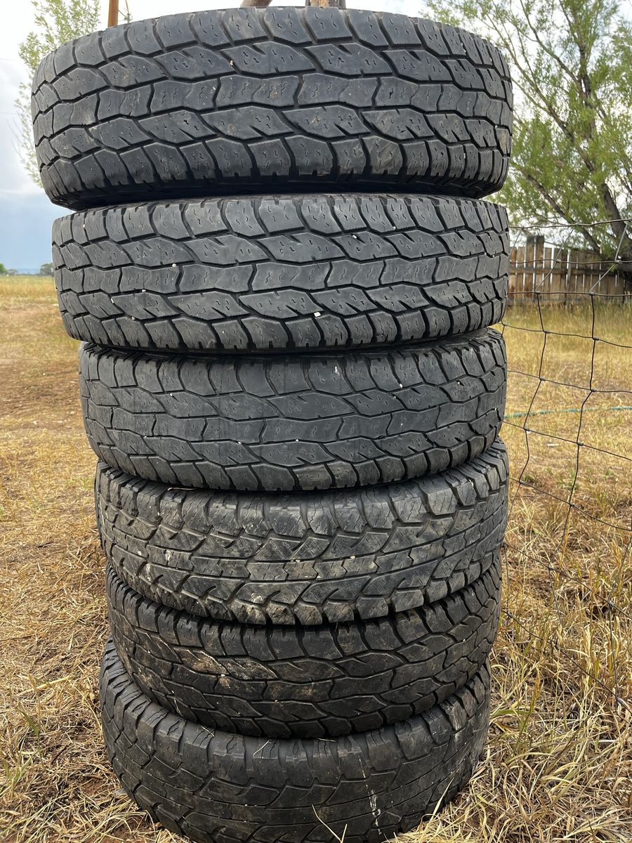 Cooper Discover A/T 235/80/R17