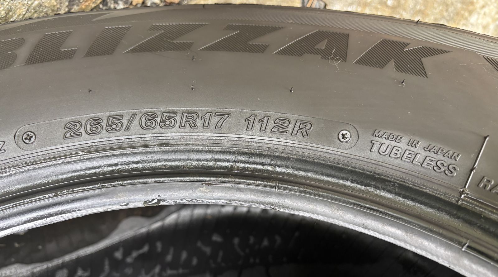 Bridgestone Blizzak DM-V2 snow tires
