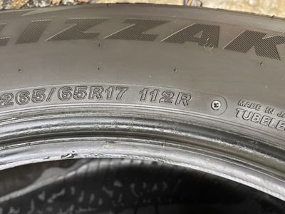 Bridgestone Blizzak DM-V2 snow tires