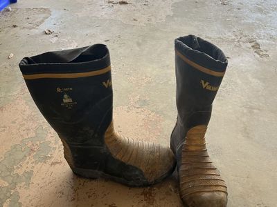 Used Viking Steel Toed Rubber Boots Size 9