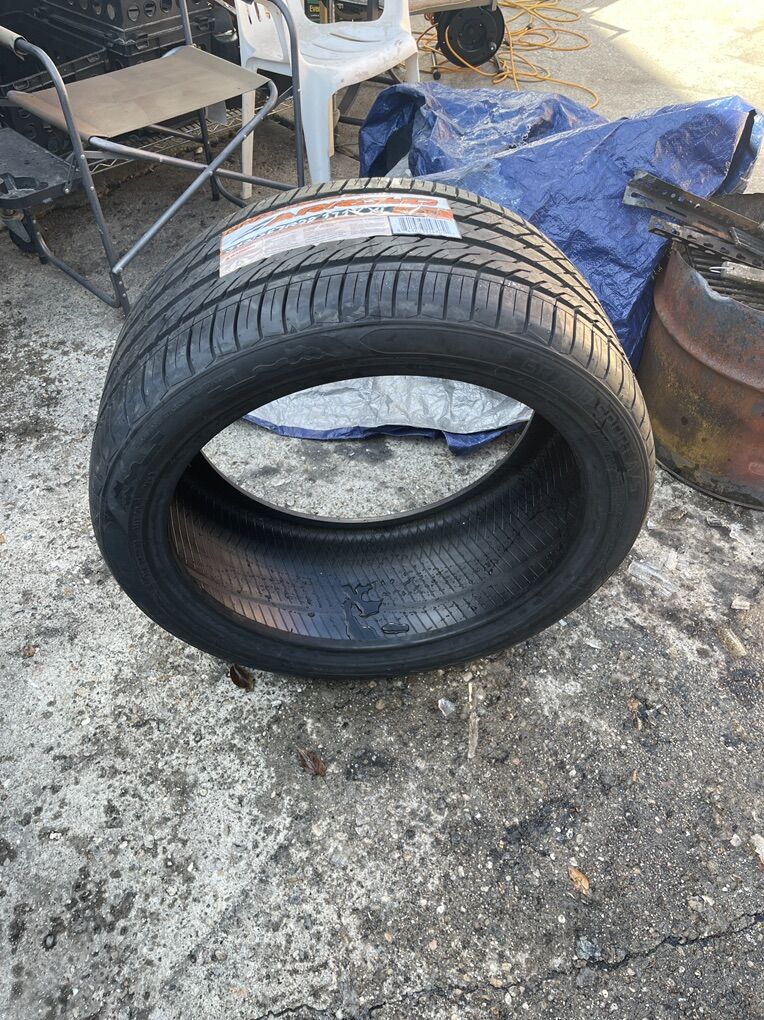 315/35/22 NEW ARROYO TIRE