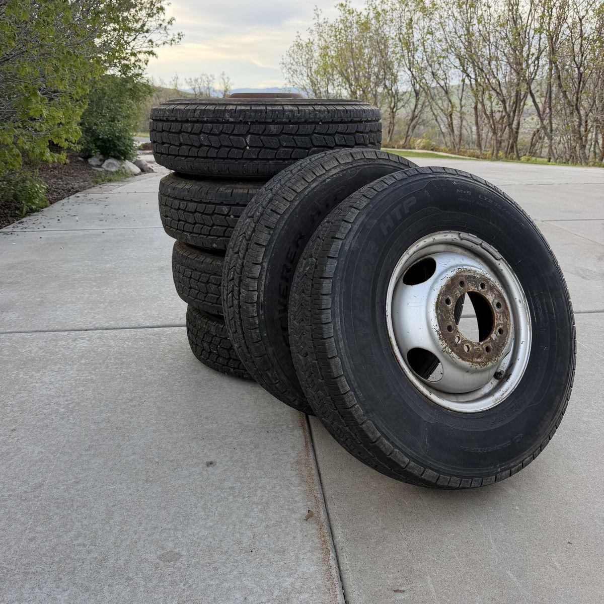 (7) 235/85R16 dually wheels and tires