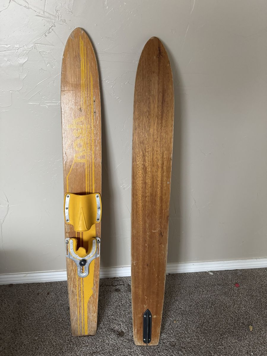 Nash trainer water skis
