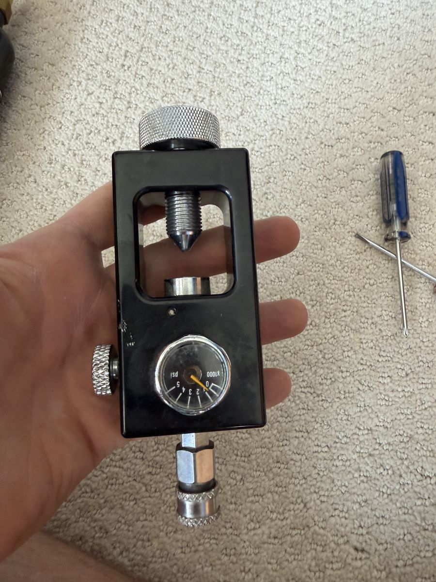 Pin Index Oxygen Regulator with PSI Pressure Gauge - Compact Black Anodized Body