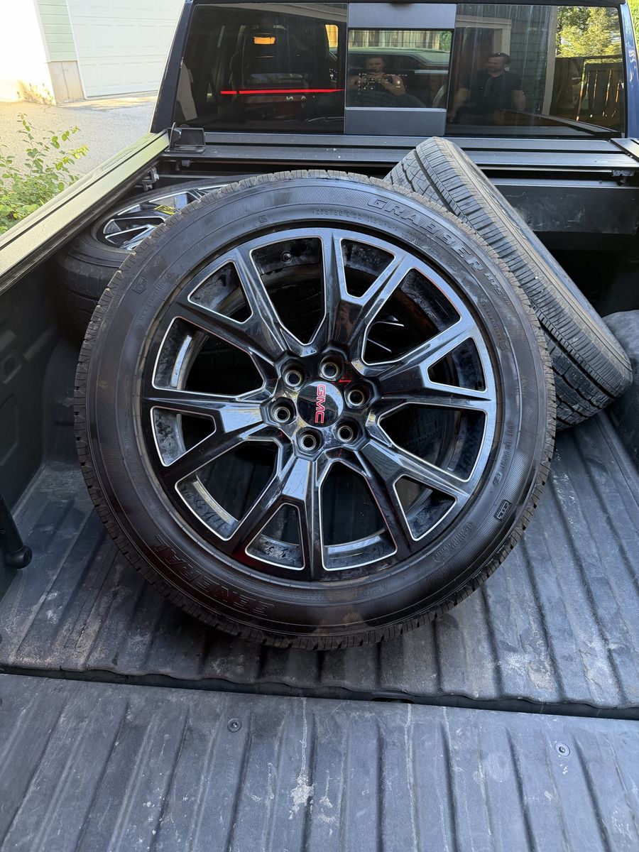 22 inch gmc sierra 1500 Denali black wheels