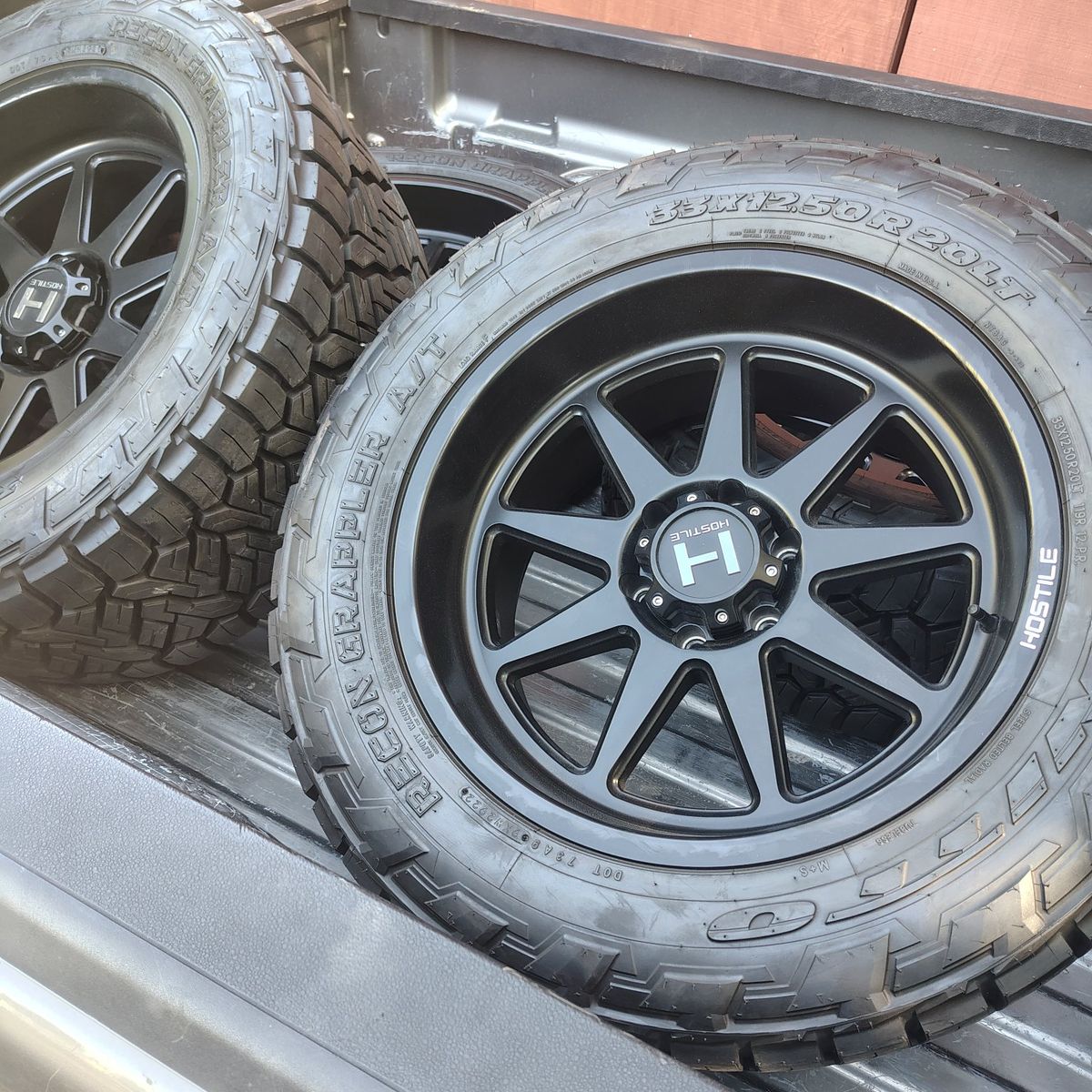 Like New 33x12.50r20 wheels and tires