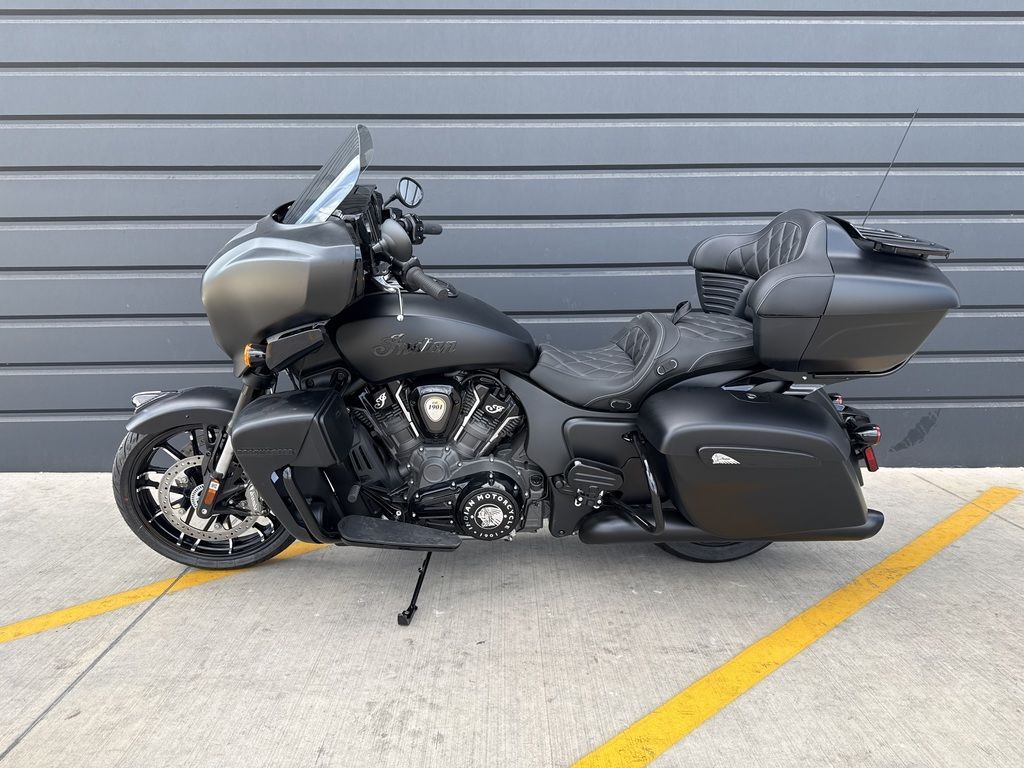 2025 Indian Motorcycle® Roadmaster® PowerPlus Dark Horse® 112 Black Smoke