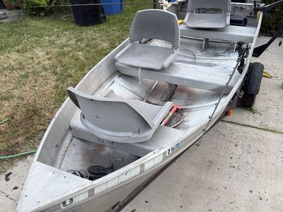12’ Aluminum Fishing Boat w/Two Motors