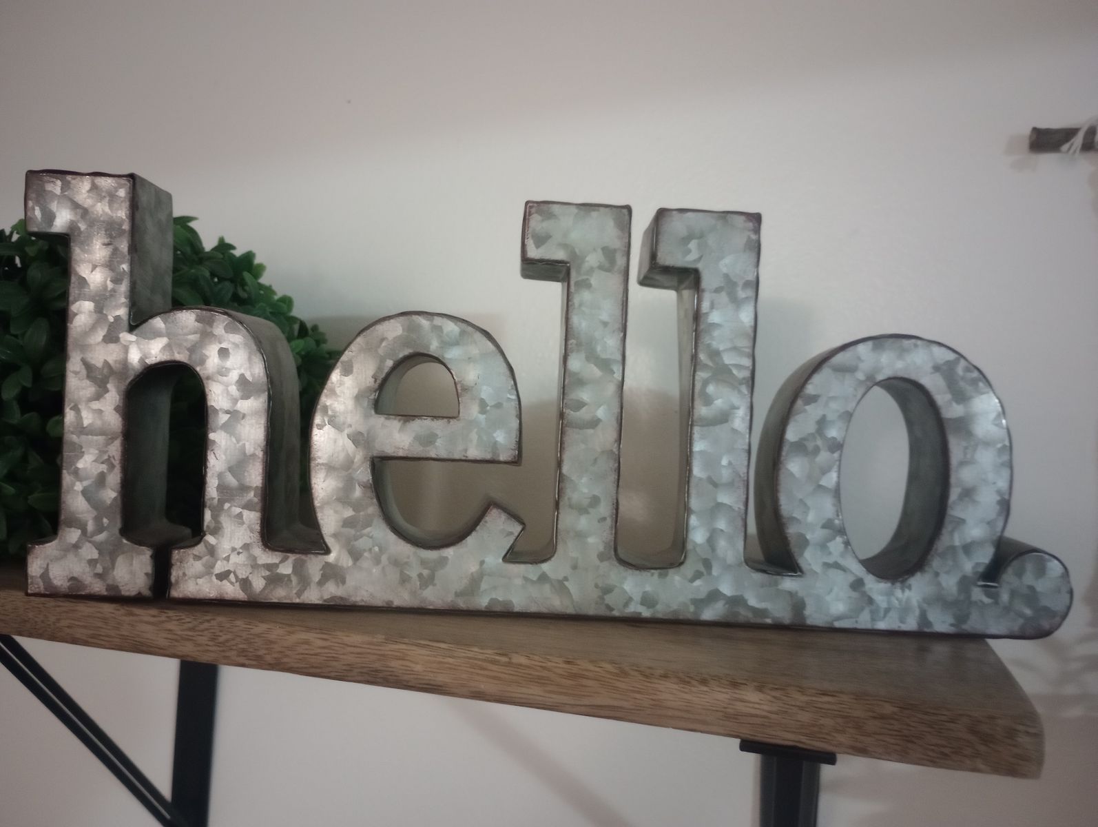 'Hello" Sign