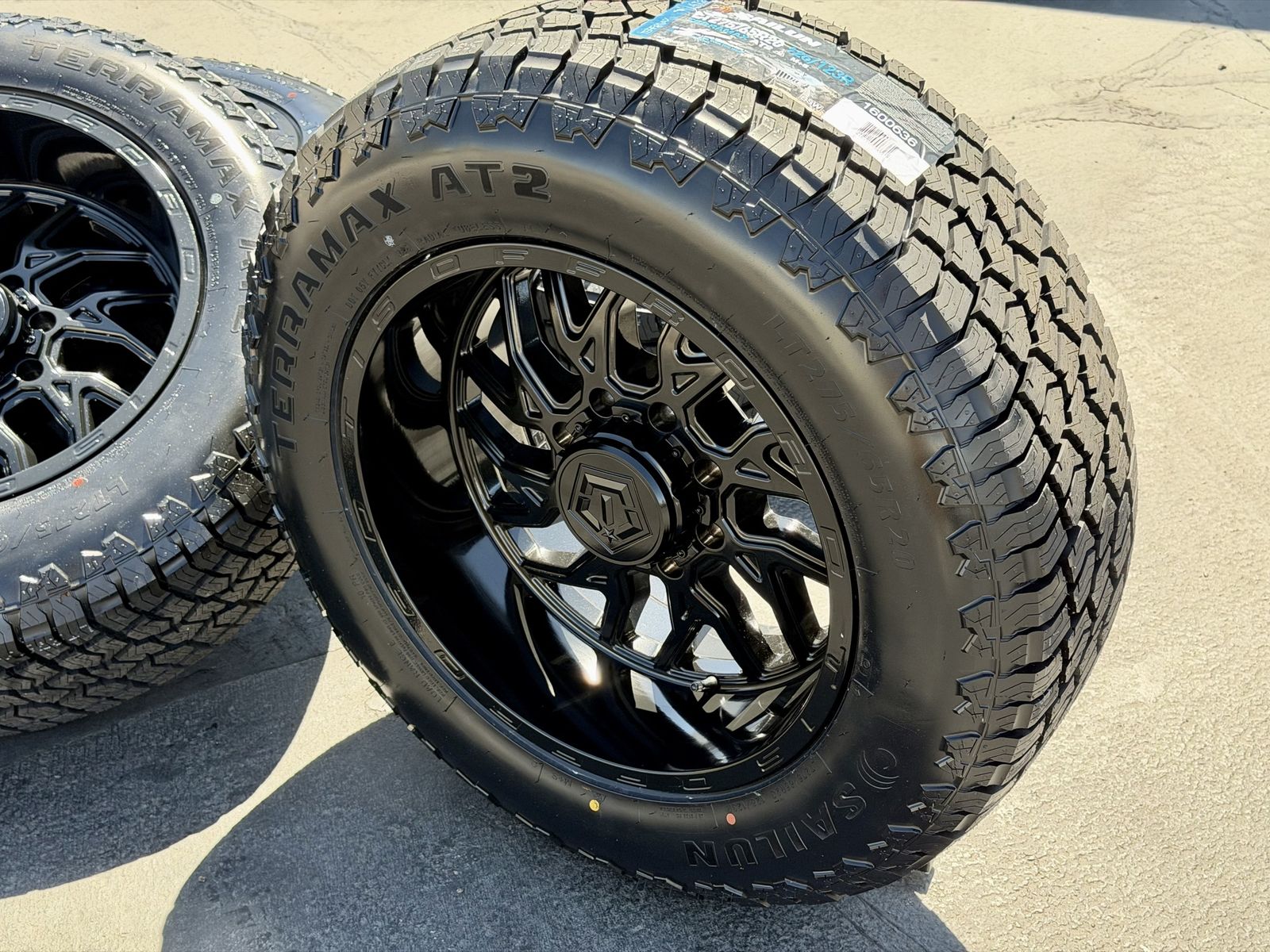 20” TIS 544b 20x10 8 Lug 8x170 Ford 34” Sailun A/T2 275/65R20 F250 F350