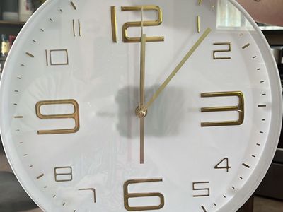 12-Inch White & Gold Modern Wall Clock - Silent Non-Ticking Home Decor