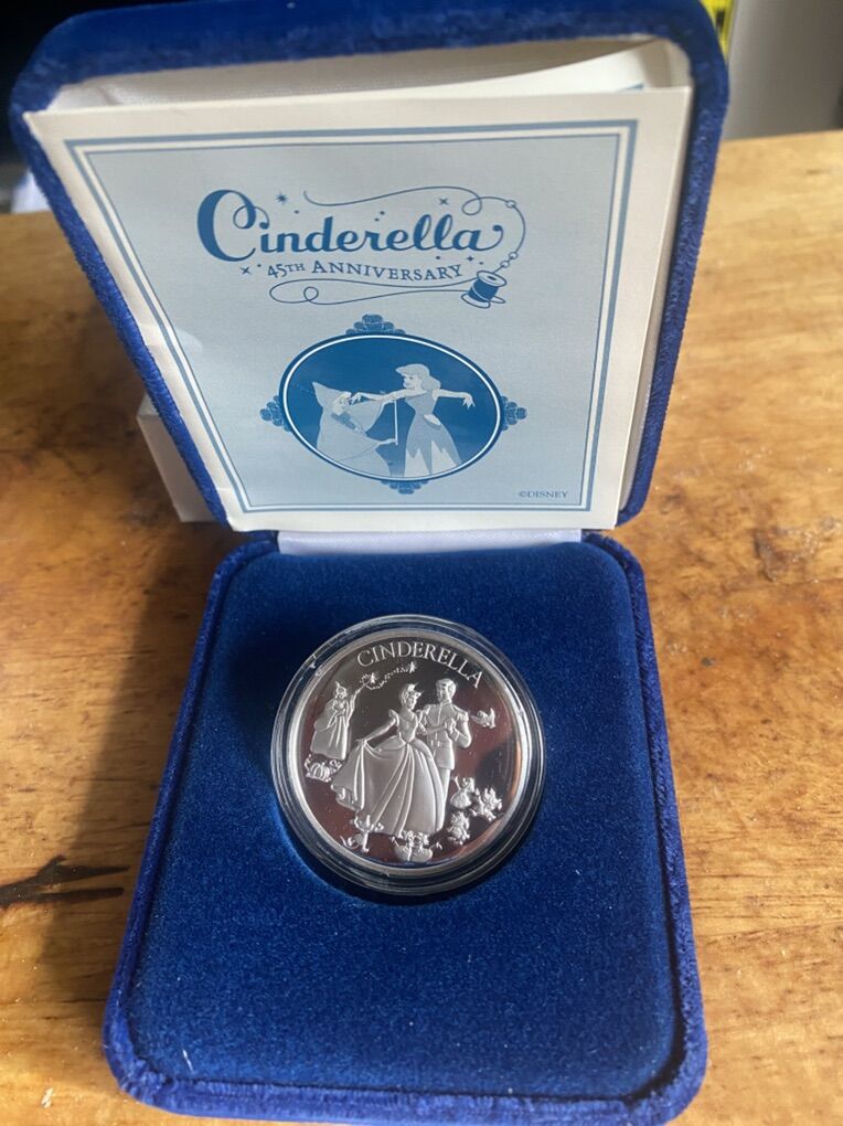 1995 DIsney Cinderella 45th Aniver. 10z 999 Silver