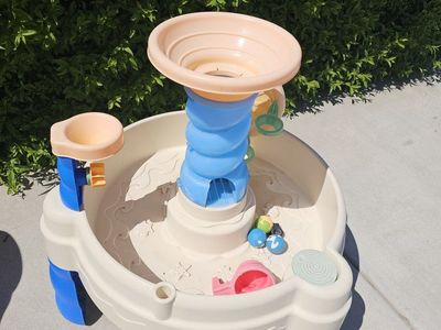 used Outdoor Water Activity Table - Kids Play Fun