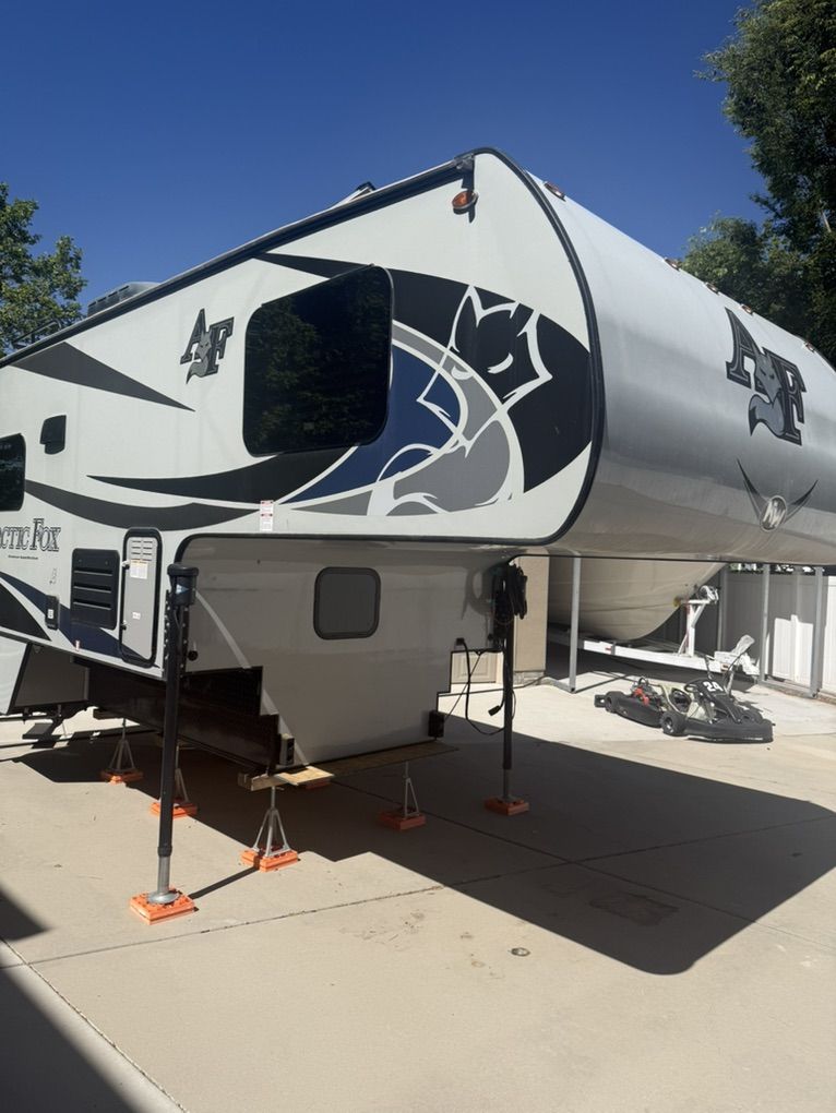 2021 Arctic Fox 865