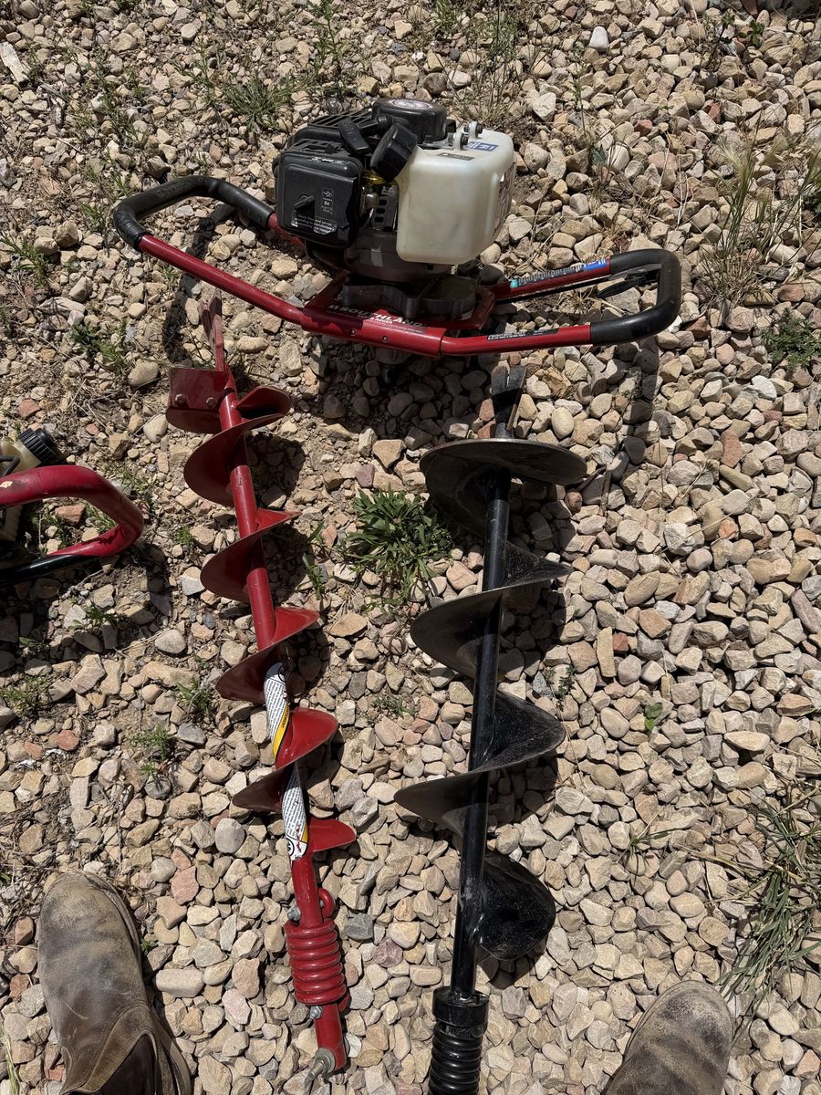Southland Earth Auger 43cc 2-Cycle Engine with 6" and 8" Augers - Post Hole Digger