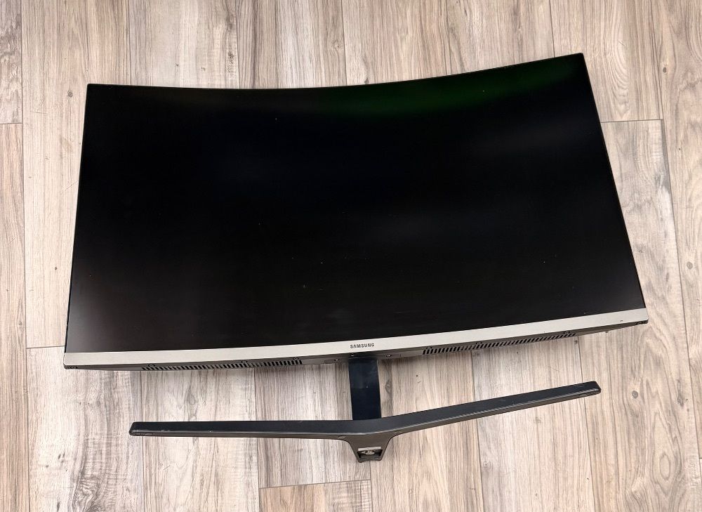 SAMSUNG LC32R500FHNXZA