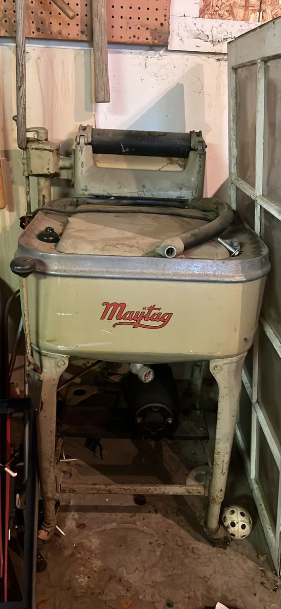 Vintage Maytag Wringer Washing Machine - Antique Laundry Appliance Decor