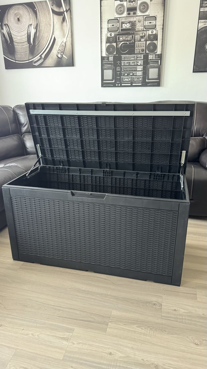 100 Gallon Outdoor Deck Box