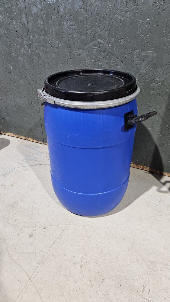 HDPE barrel w/ lid, metal lever-lock