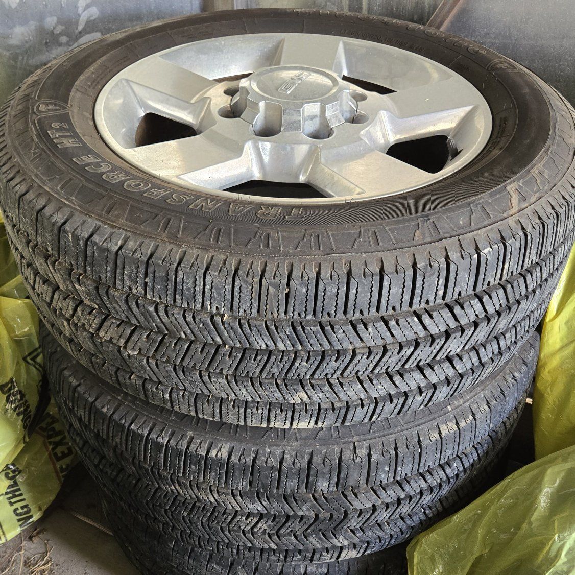 2016 GMC 2500HD Wheels and Tires