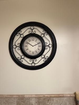 Large decorative wrought iron wall clock – works great