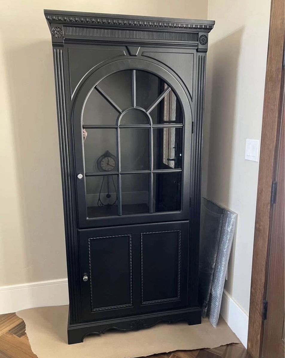 Black hutch