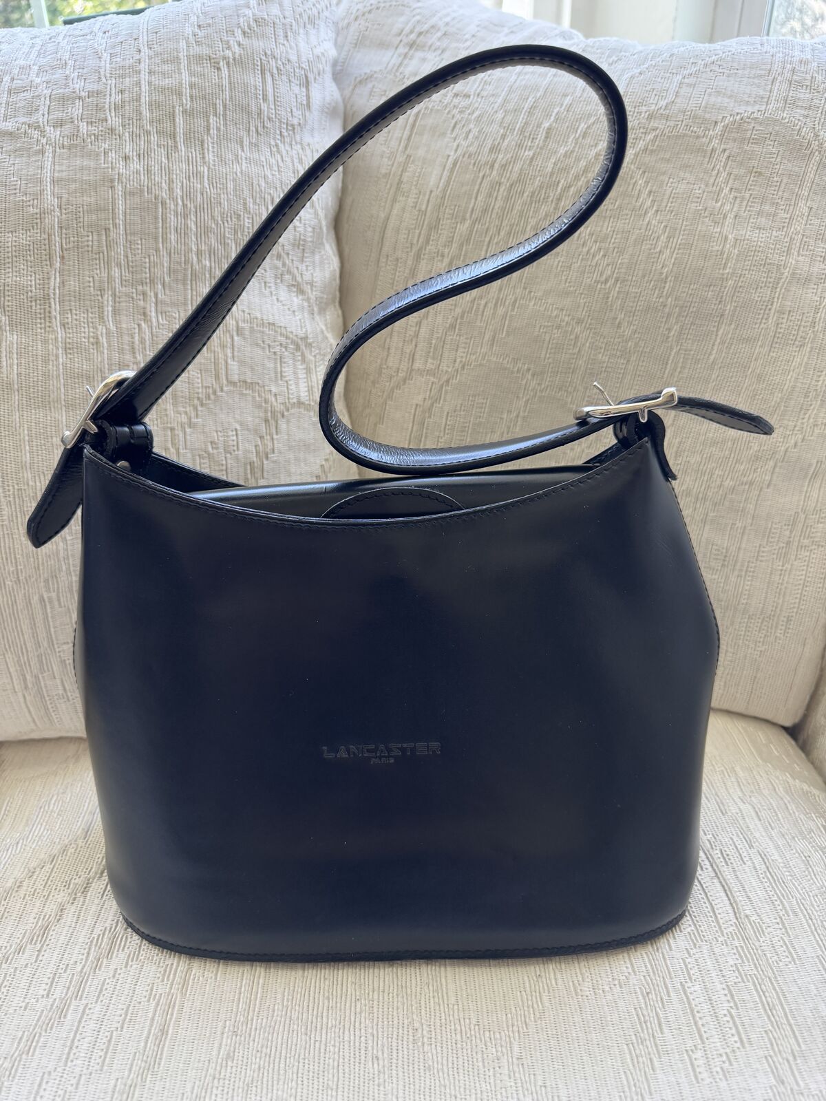 Black vinyl handbag purse