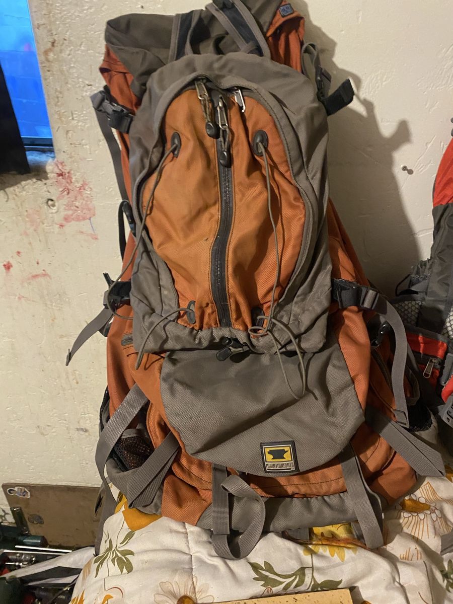 3 hiking bags (2) 7 day (1) 2 day bags Brands-Mountain-smith, Eagle creek, excel  25$ for orange n black 15$ for red