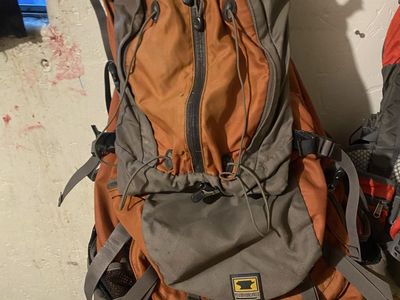 3 hiking bags (2) 7 day (1) 2 day bags Brands-Mountain-smith, Eagle creek, excel 25$ for orange n black 15$ for red