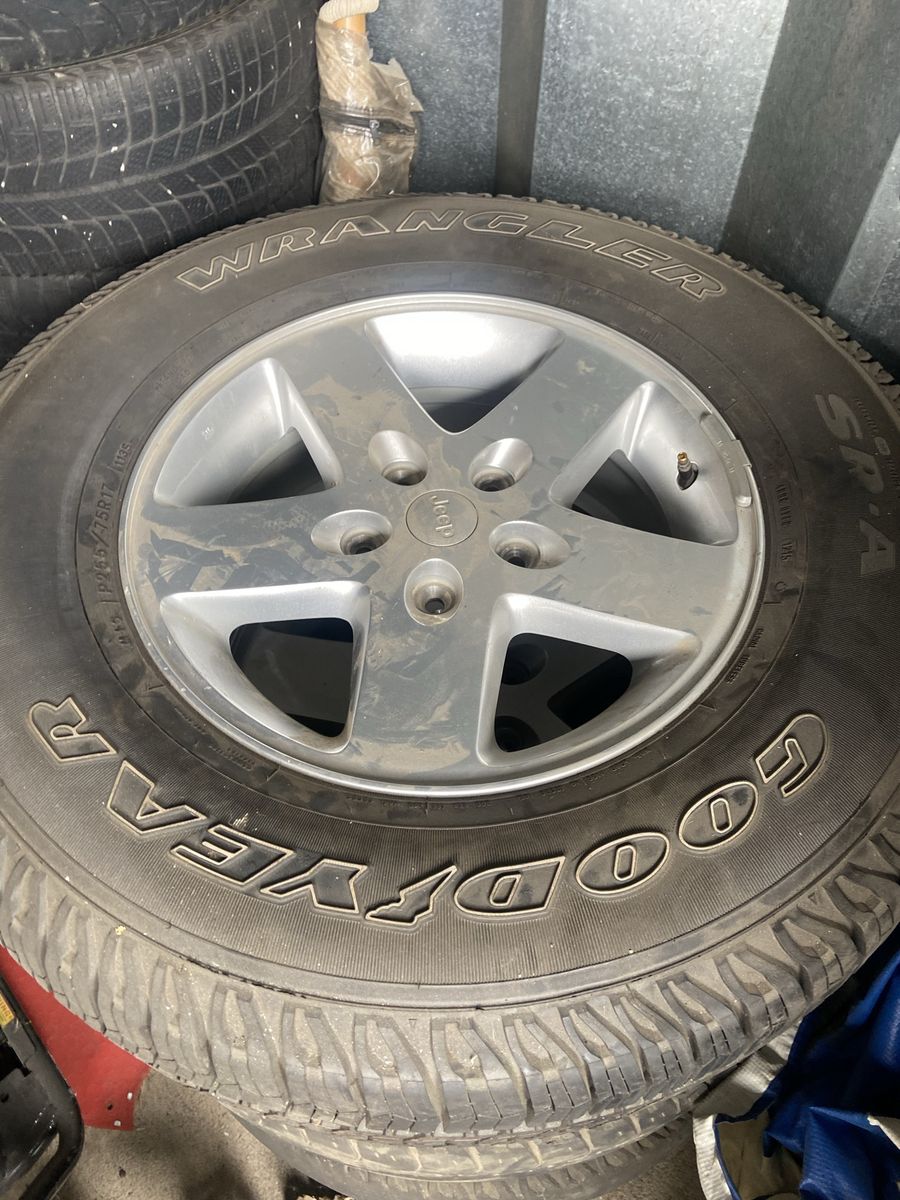 Set of jeep rims