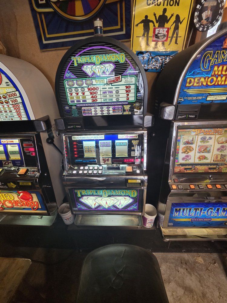 IGT Triple Diamond 5 Cent Slot Machine - Casino Arcade Game