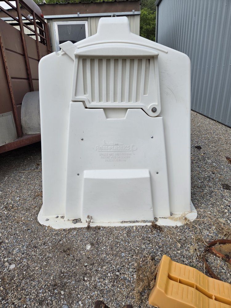 Calf Hutch / Shelter