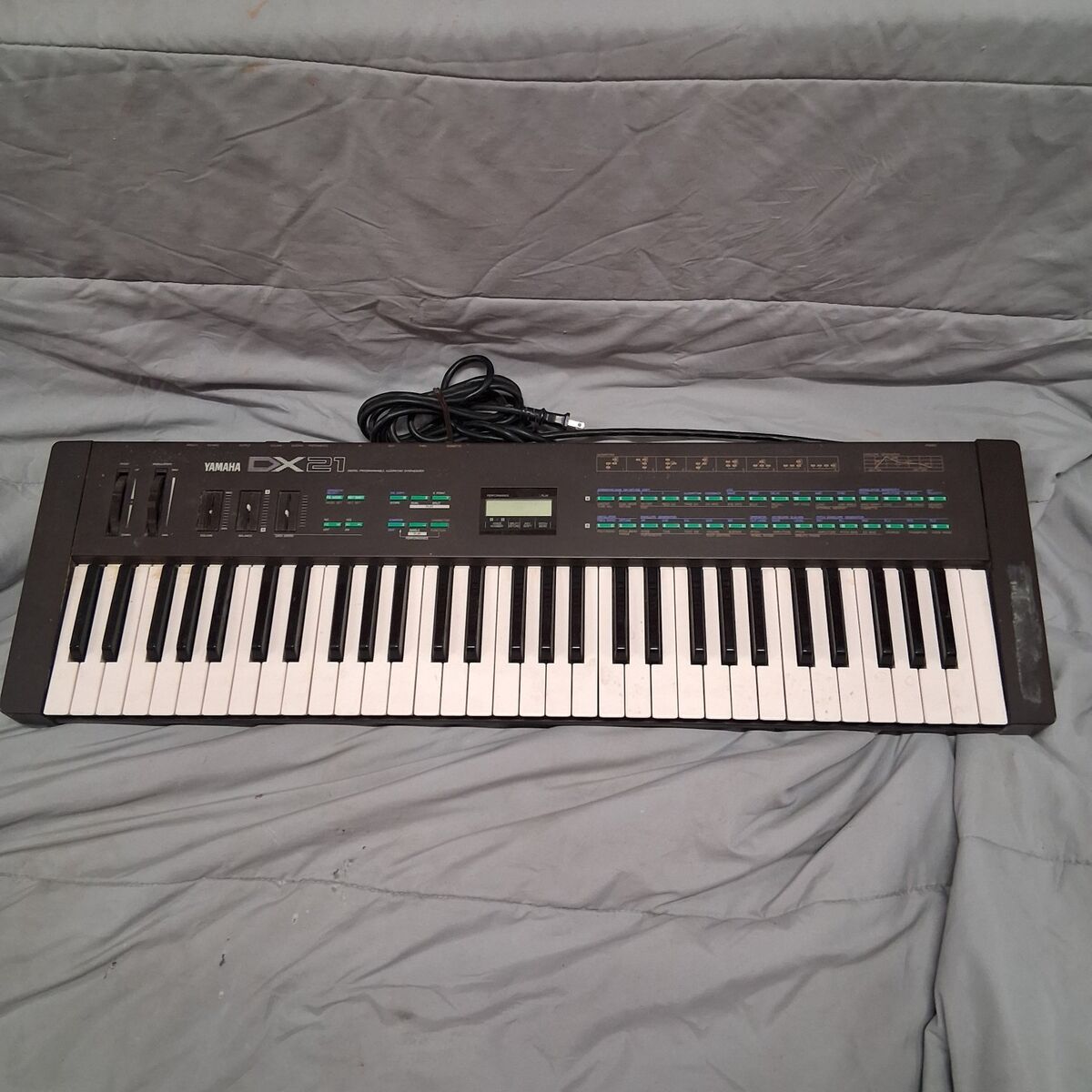 YAMAHA DX21 Programmable Synthesizer