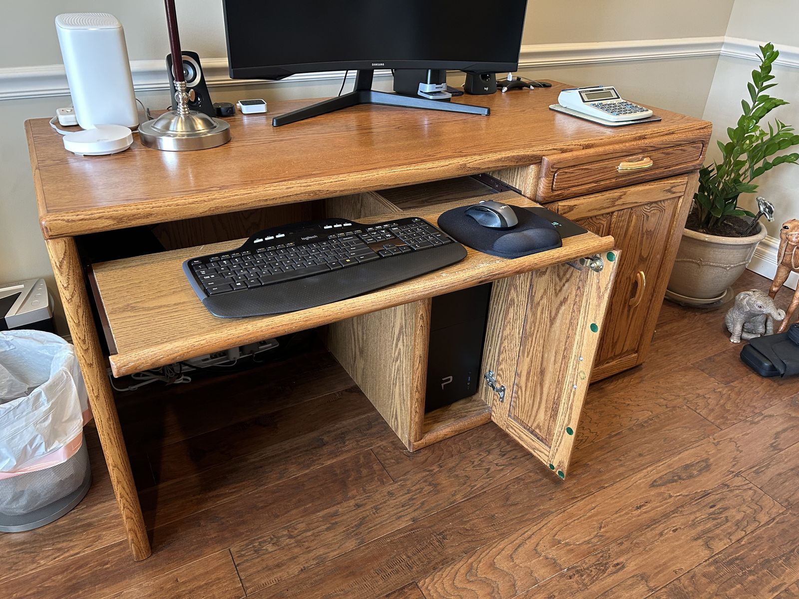 Desk & 2 Drawer File Cabinet