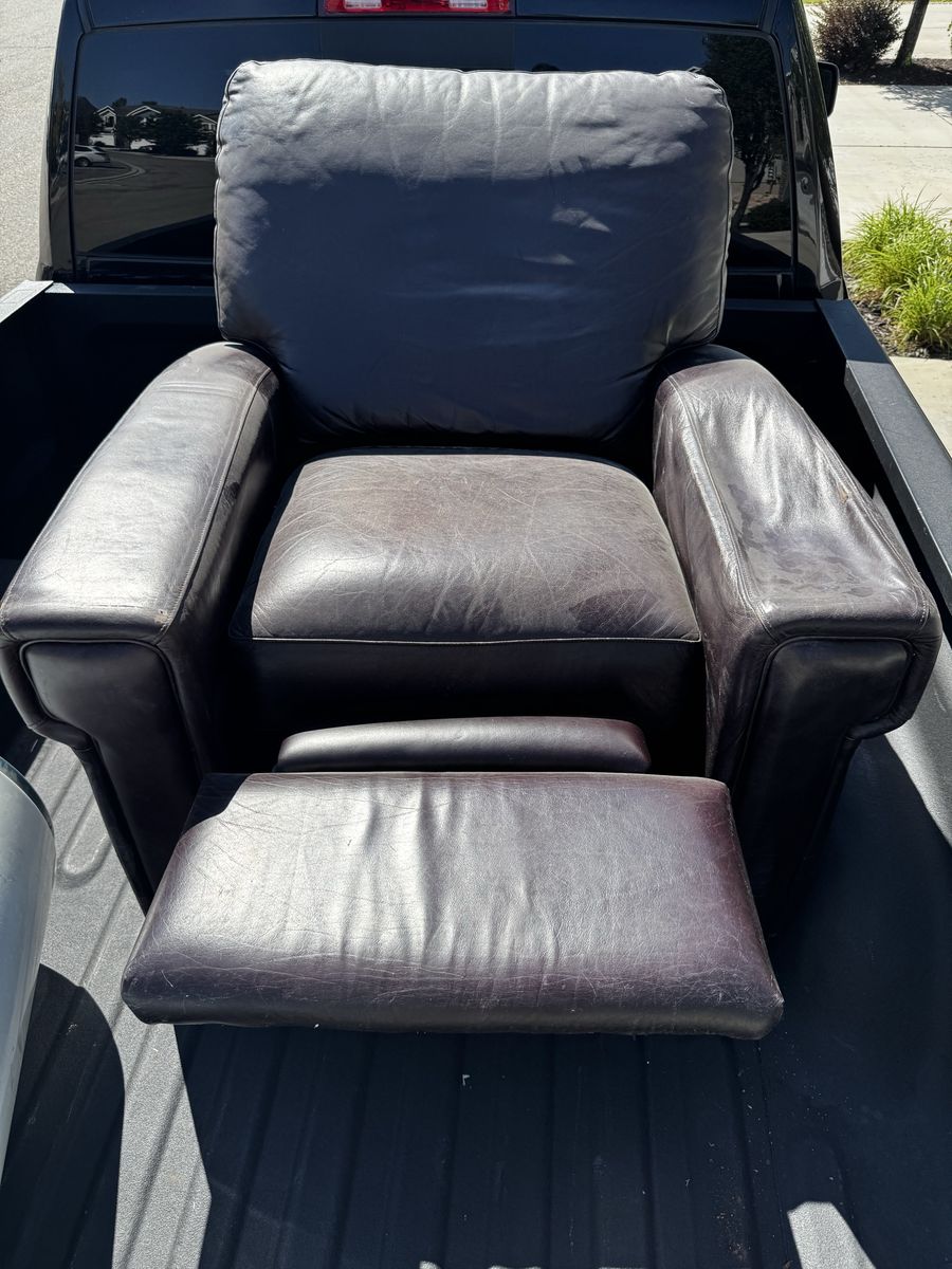 Free RECLINER SOFA
